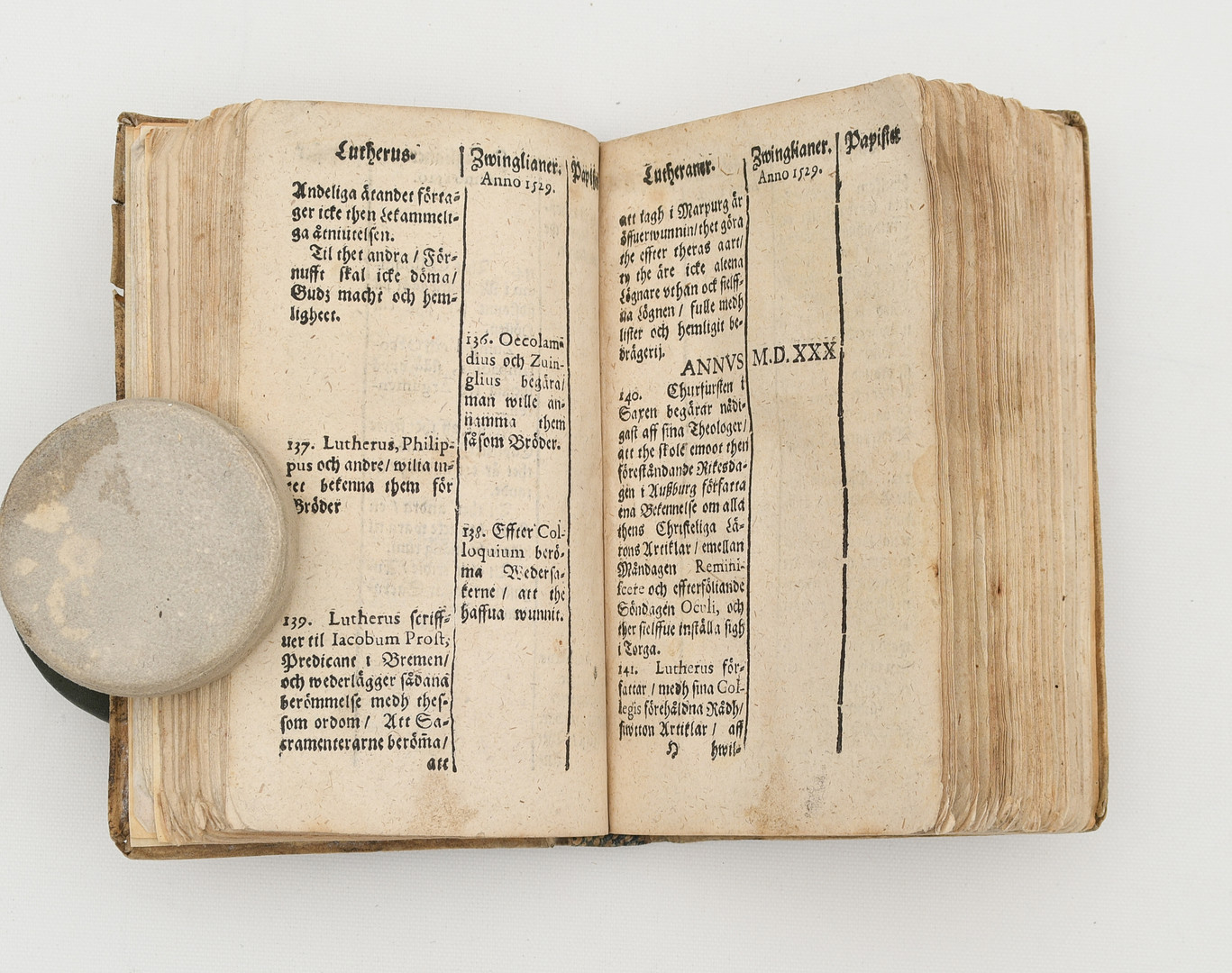 FABRICIUS, THEODOSIUS. Historia certaminis sacramentarii. Historian om strijden öffuer Herrans Jesu Christi helga lekamens och blodz sanna närwarelse i natwardenom, vnder brödh och wijn. Sammandragin aff M. Theodosio Fabricio ...