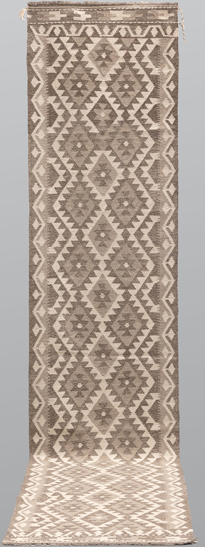 MATTA, gallerimodell, Kelim, cirka 390 x 85 cm.