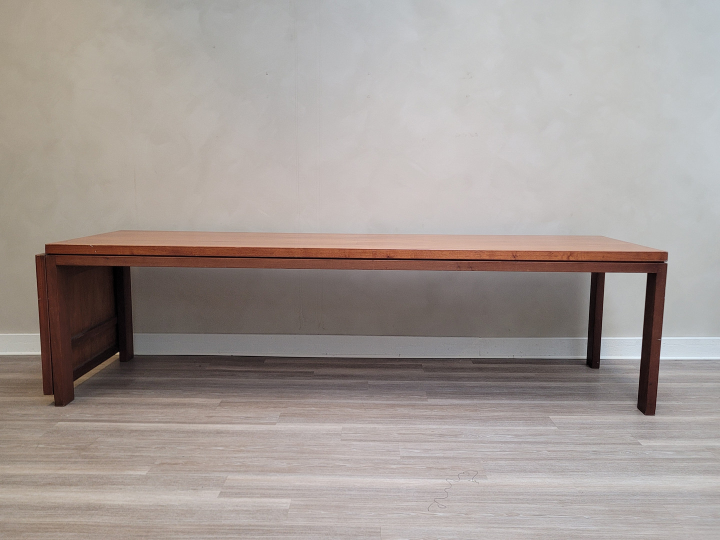 Konferens / Matsalsbord, Mahogny / furu.