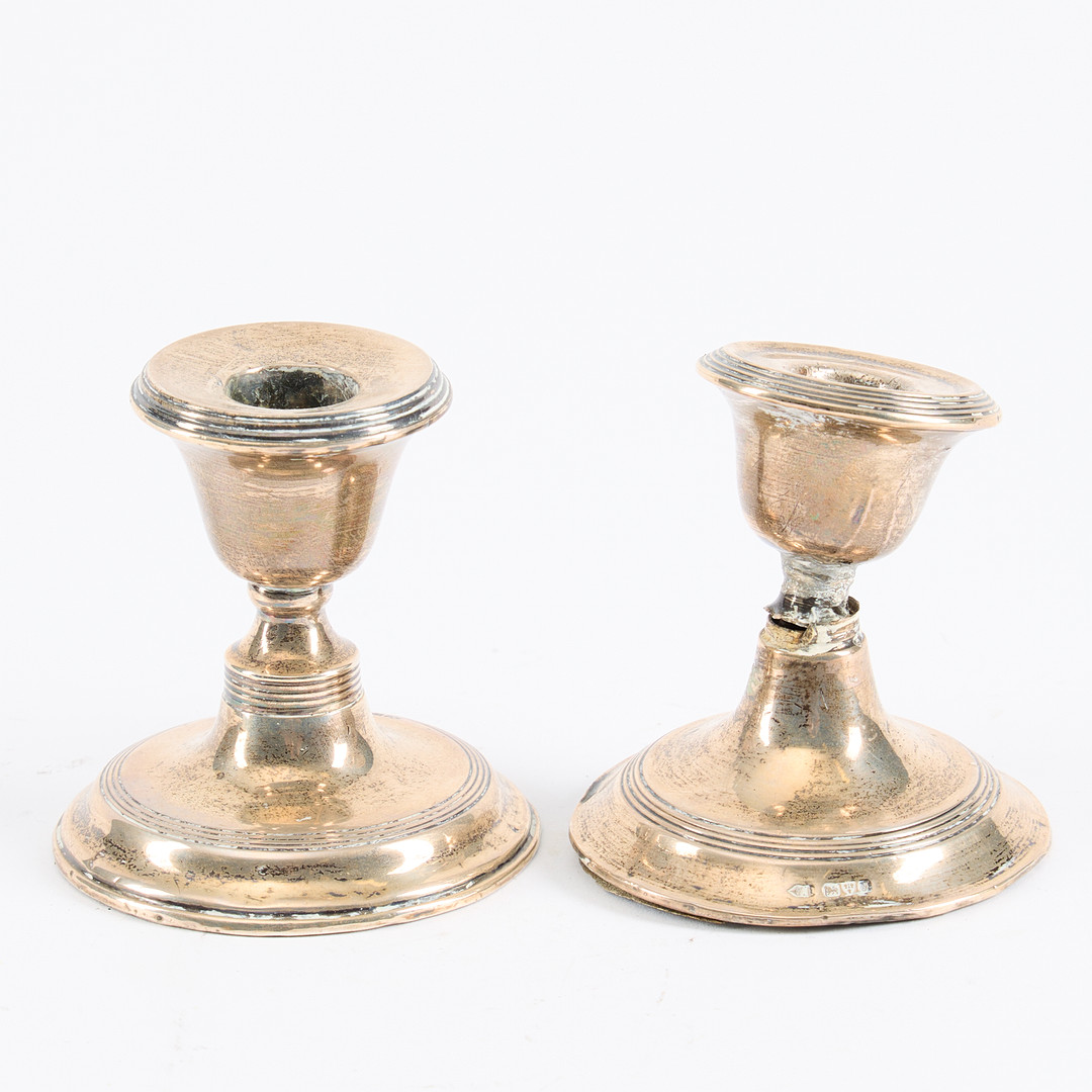 LJUSSTAKAR, ett par, silver, England 1900-talets början.