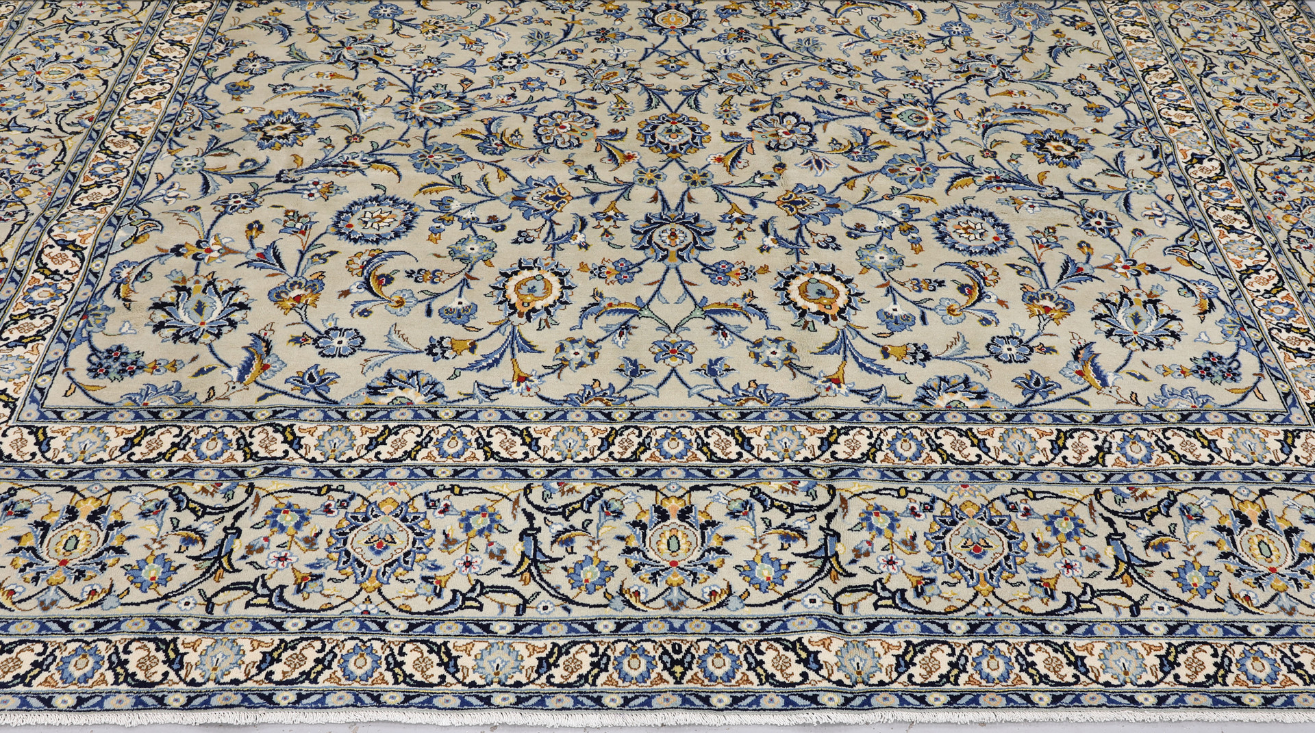 ORIENTMATTA. Ljus Keshan fine, 400 x 300 cm.