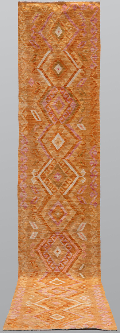 ORIENTMATTA. Kelim klassisk design, gallerimodell, 387 x 70 cm.