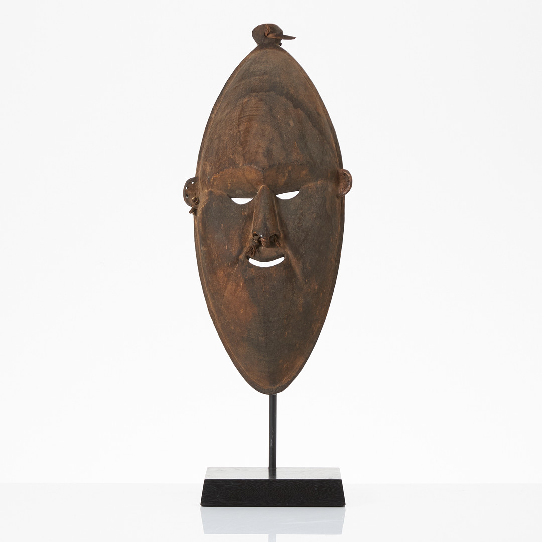 VILLAGE HOUSE MASK, NÖ New Guinea, Ramu River Area, 1900-talets första hälft, skuret trä, nr 0447.