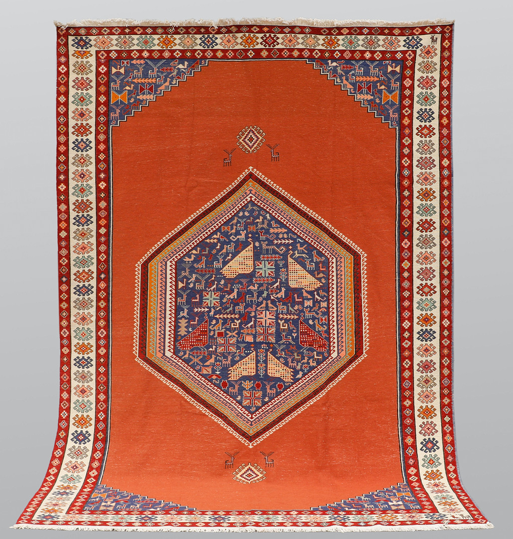 MATTA, figural Kelim Shiraz, cirka 292 x 205 cm.