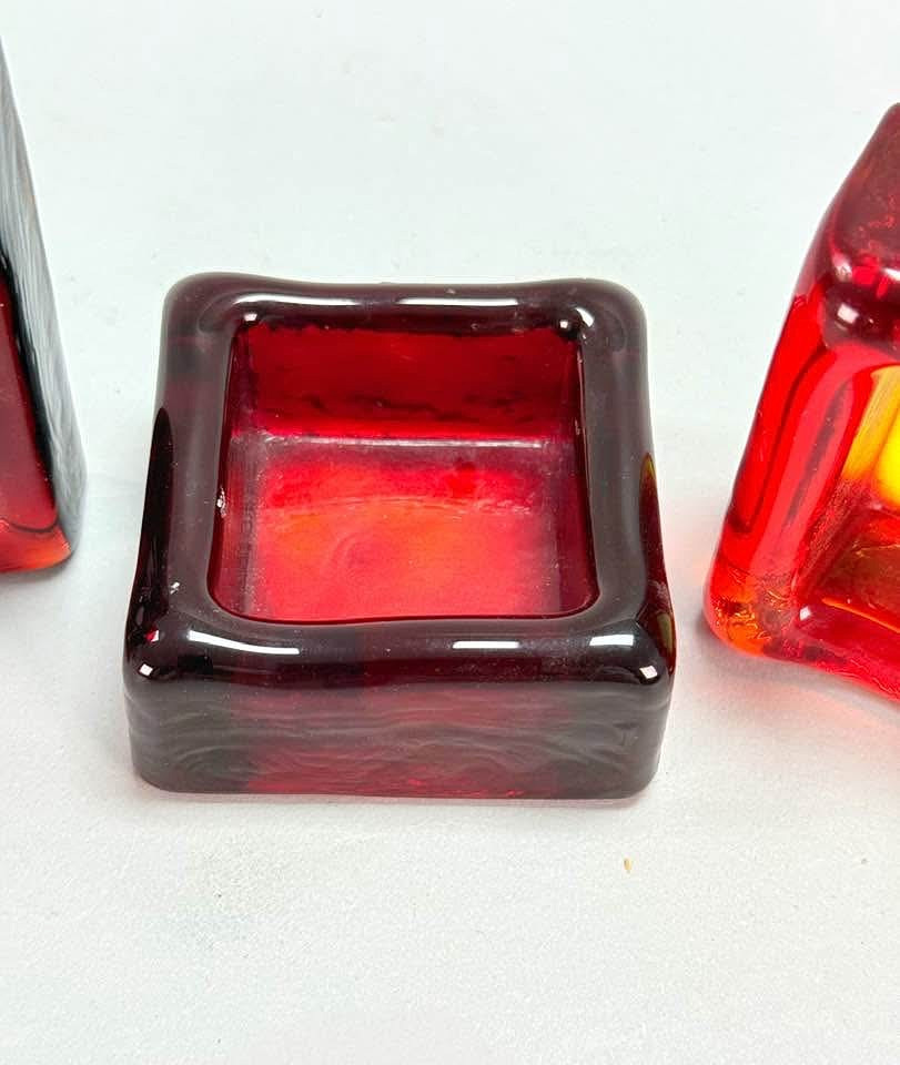 PARTI RÖTT GLAS, bla snaps-karaff, 1 stk, Reijmyre Glasbruk.