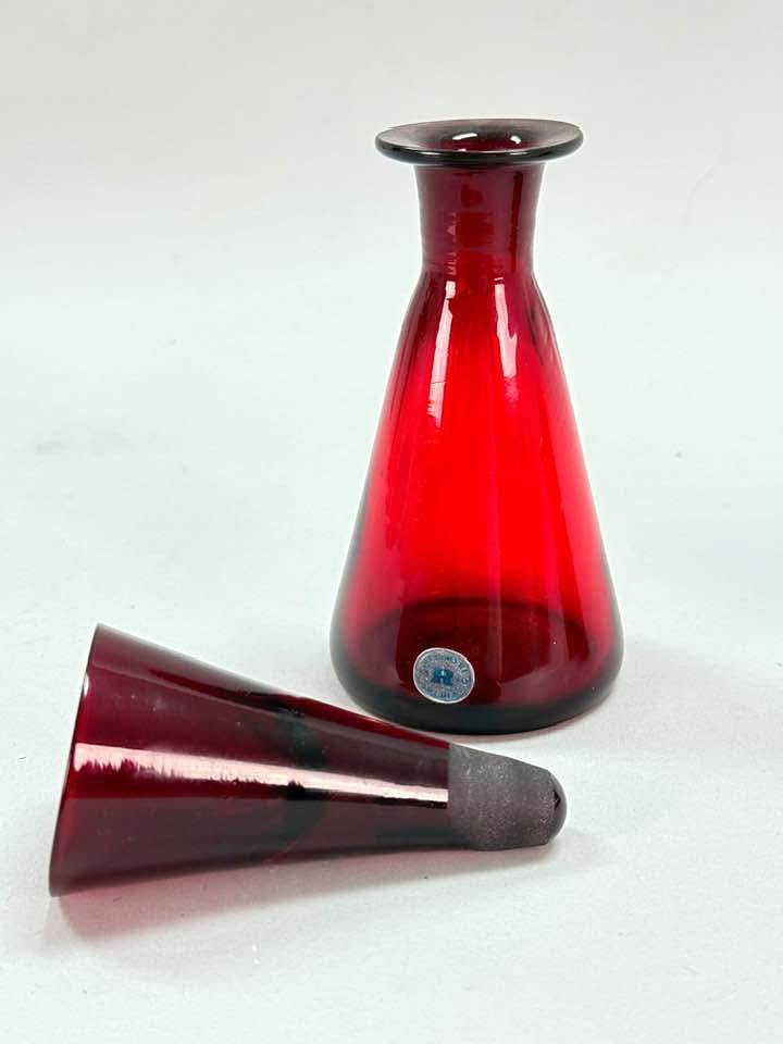 PARTI RÖTT GLAS, bla snaps-karaff, 1 stk, Reijmyre Glasbruk.