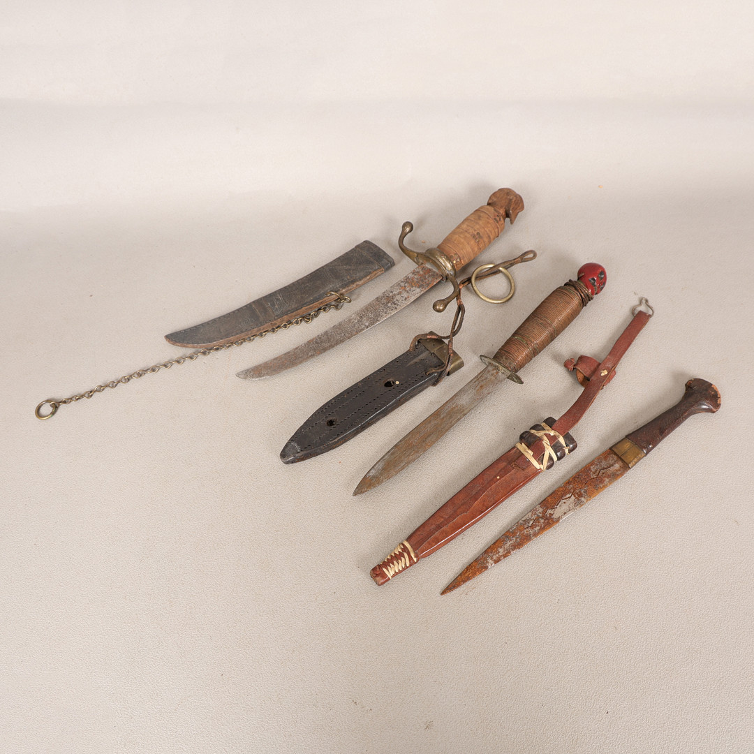 THREE VARIOUS DAGGERS (3).