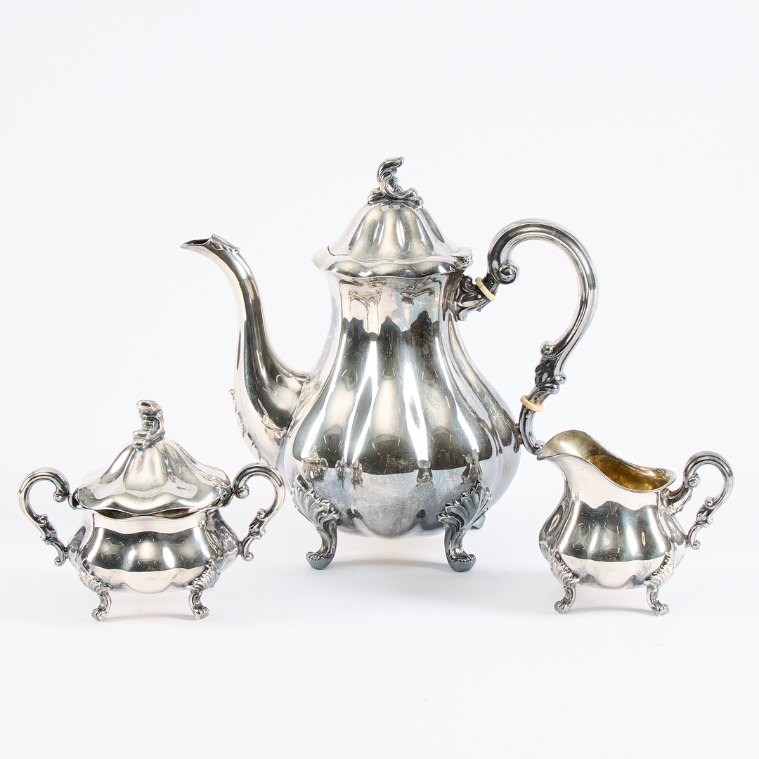 KAFFSERVIS, 3 delar, sterlingsilver, rokokostil, 1900-tal. Importstämplar.