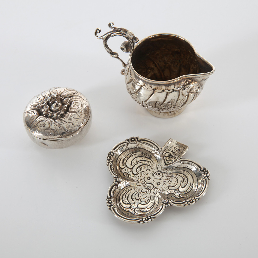 SILVERFÖREMÅL, 3 delar, Tyskland och England, 1800-tal.