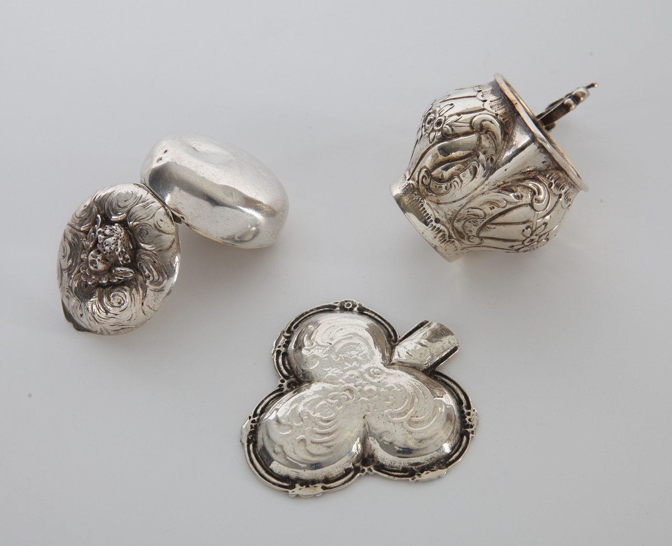 SILVERFÖREMÅL, 3 delar, Tyskland och England, 1800-tal.
