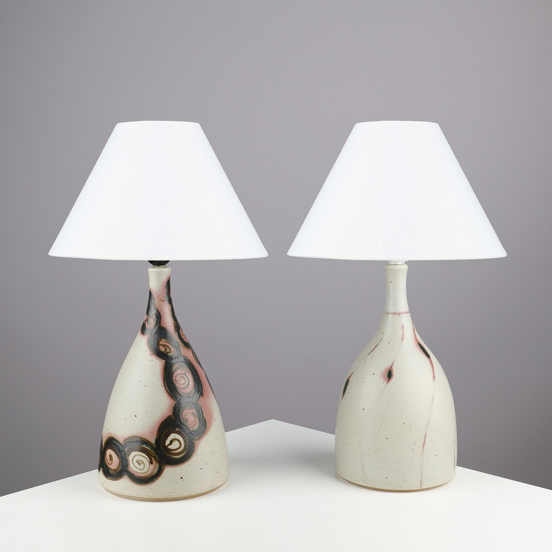 PALLE MICHAEL DEGENER. Et par bordlamper af glaseret keramik, Hegnetslund Lervarefabrik, Herfølge, Danmark, ca. 1970'erne, (2).
