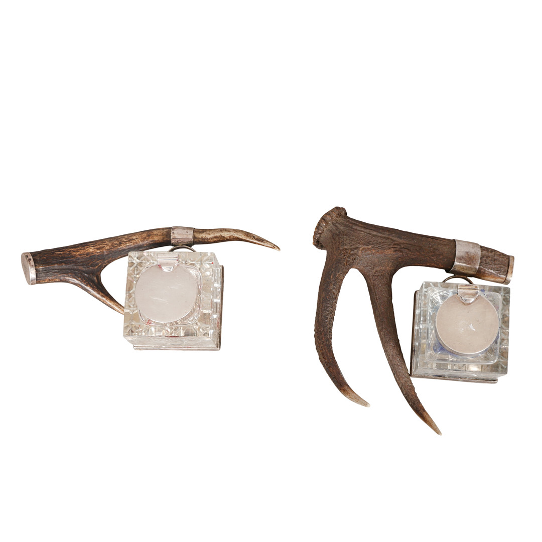 A PAIR OF ANTLER-HANDLED AND SILVER PLATED INK STANDS, 20TH CENTURY (2).