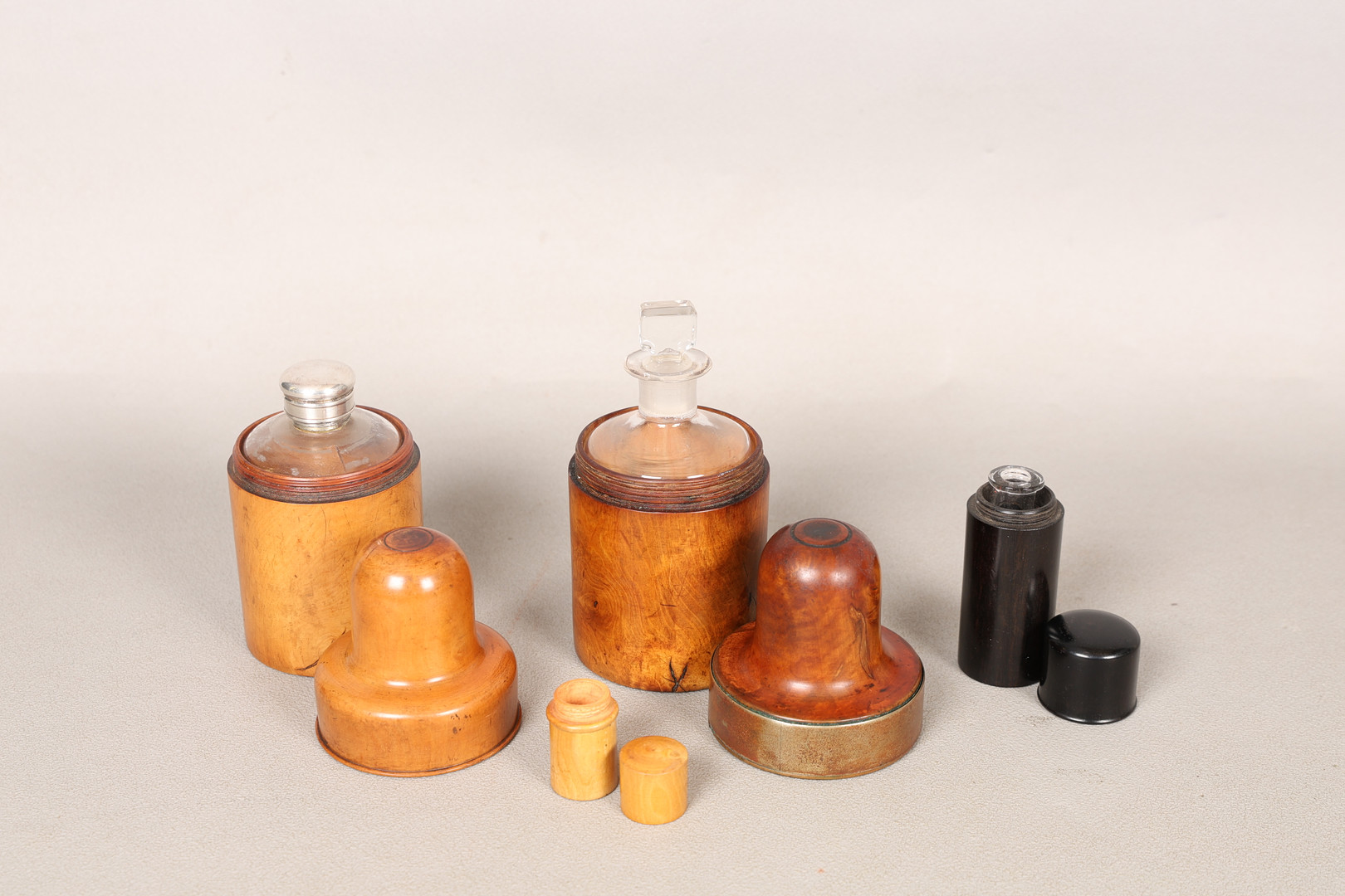 Images for 5063592. FOUR 19TH CENTURY TREEN CONTAINERS (4). - Auctionet