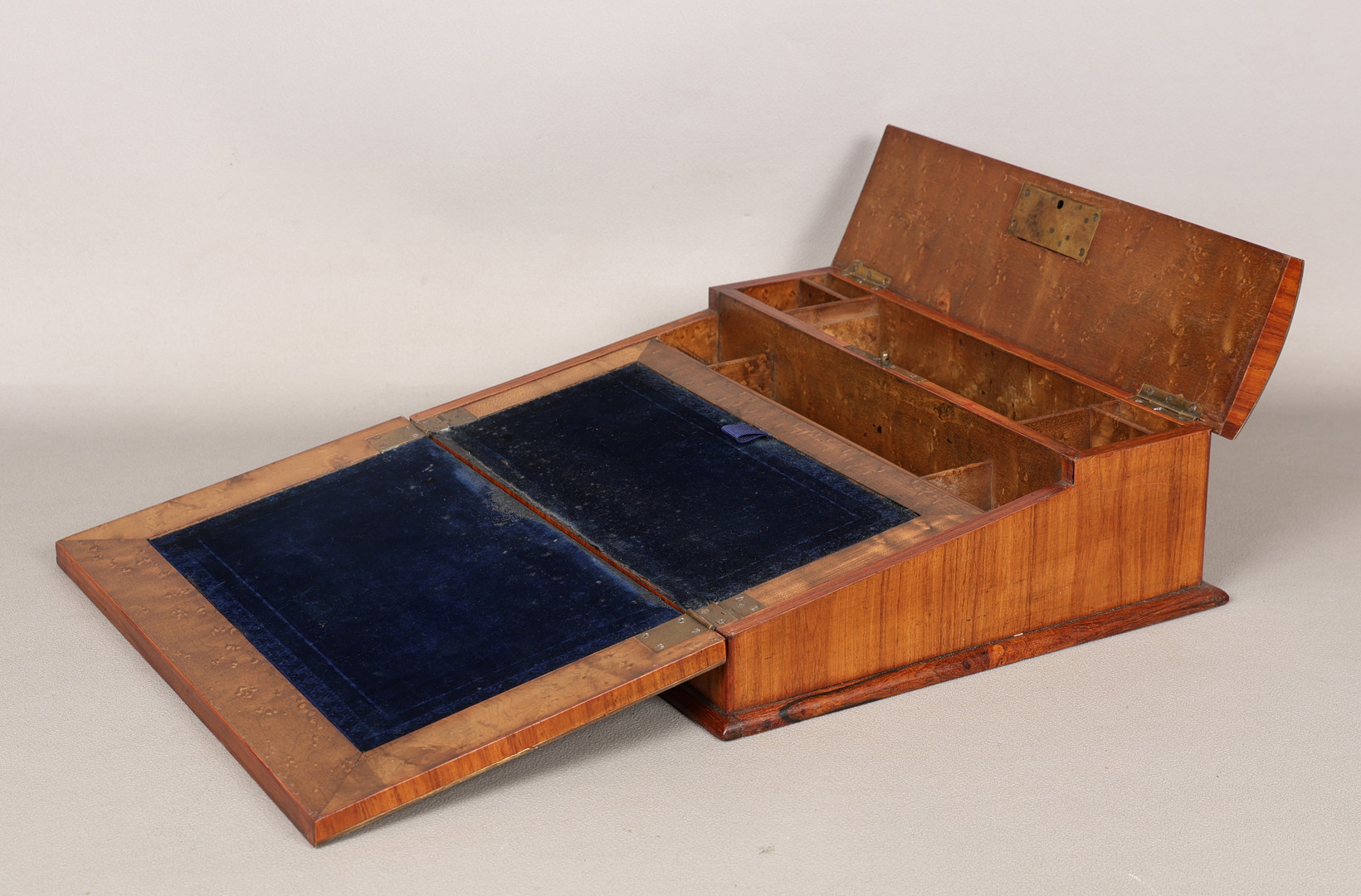 A 19TH CENTURY KINGWOOD WRITING BOX.