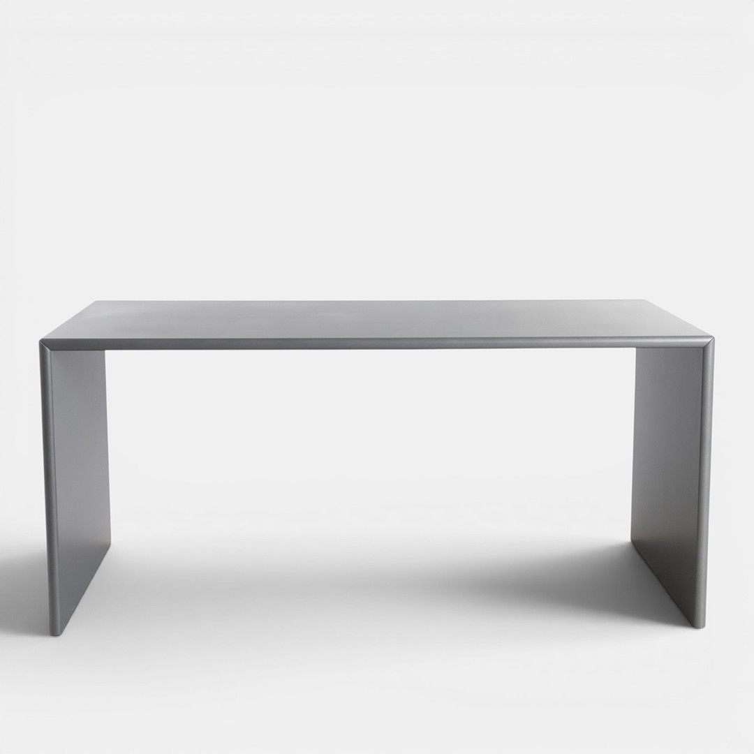 PETER J. LASSEN. 'Monteray', fritstående skrivebord af grålakeret MDF. Udført hos Montana, Danmark.