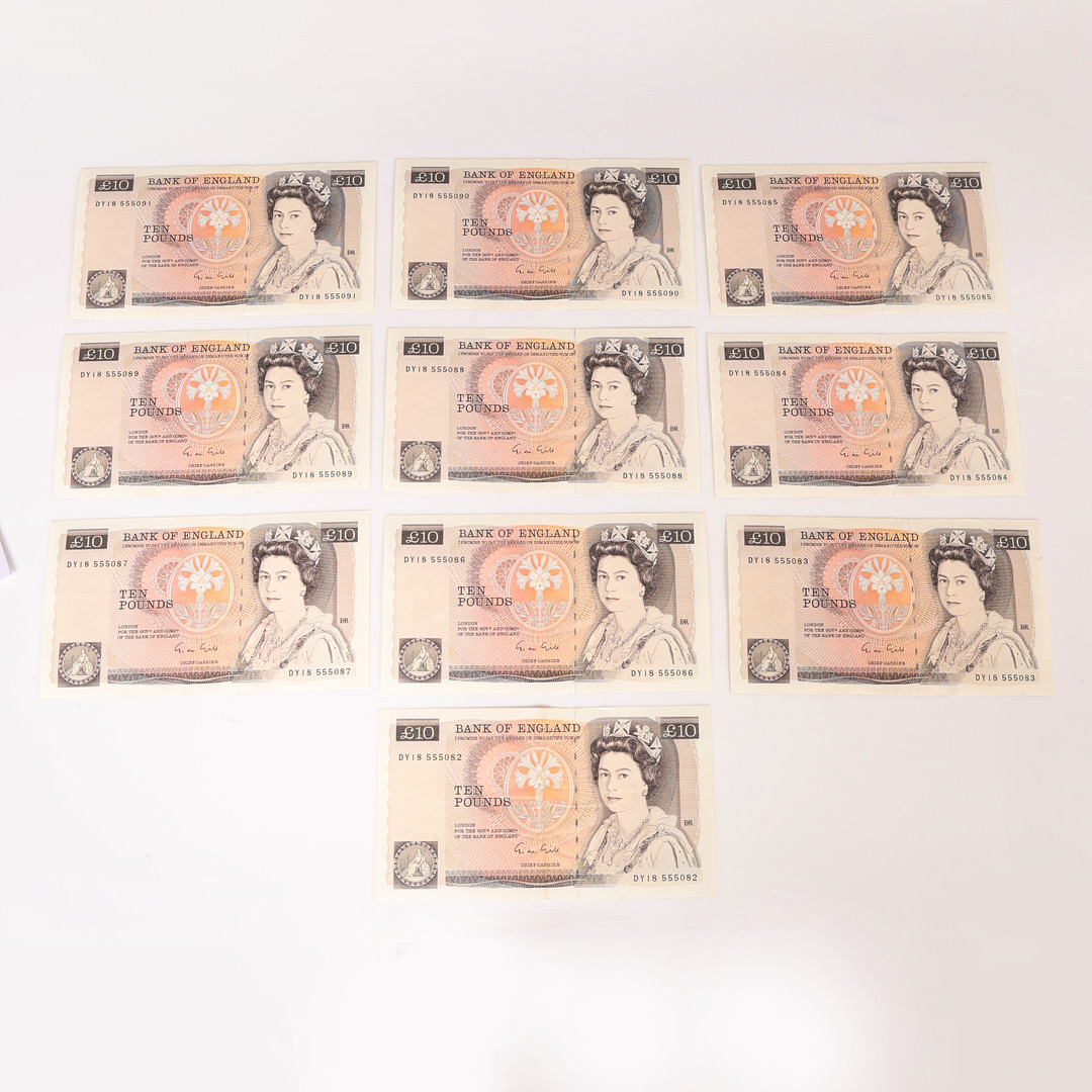 TEN BANK OF ENGLAND GEORGE M. GILL £10 CONSECUTIVE BANKNOTES (10).