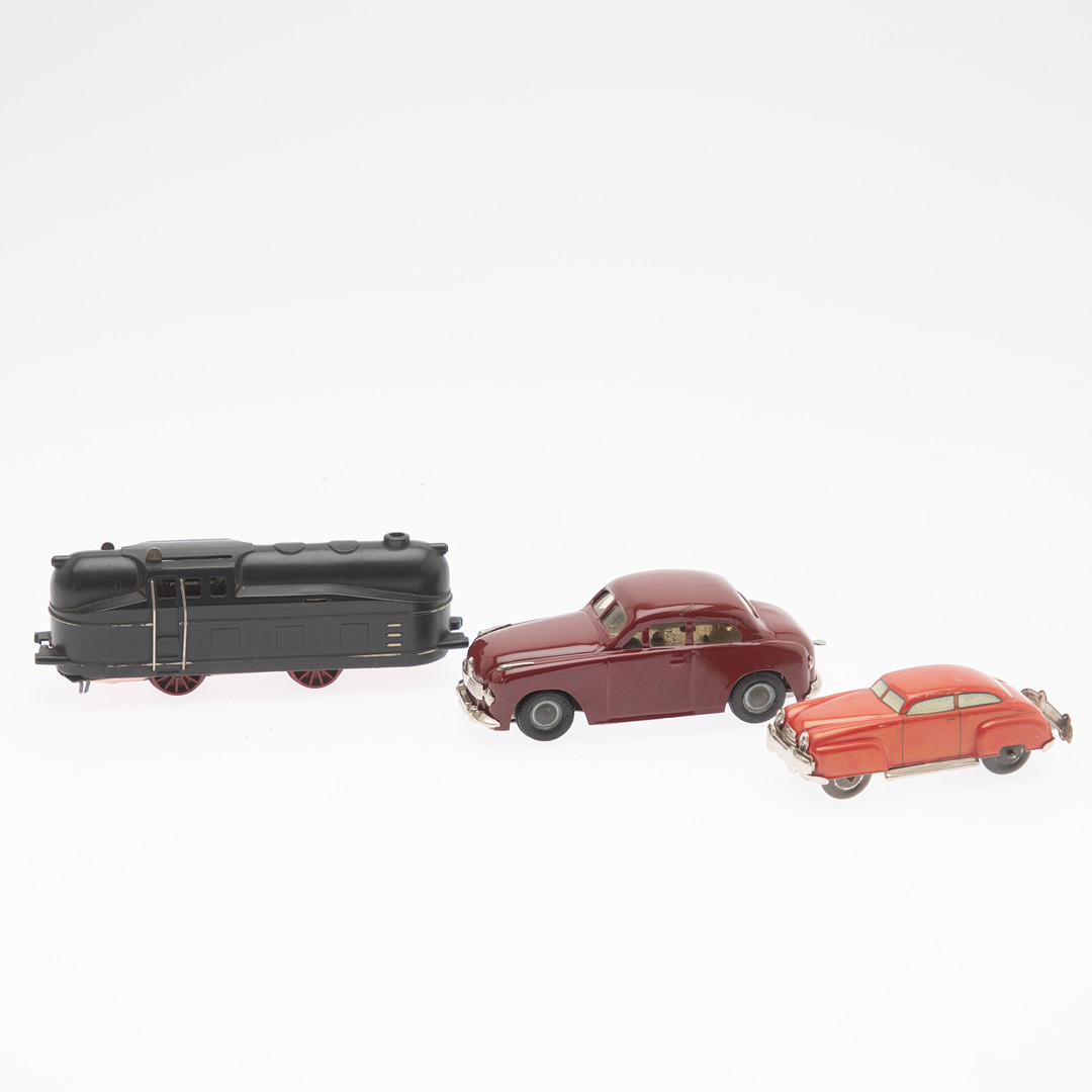 FLEISCHMANN. ´Stromlinienlok 1300` Dux Borgward und ein Blechspielauto, 1950er Jahre (3).