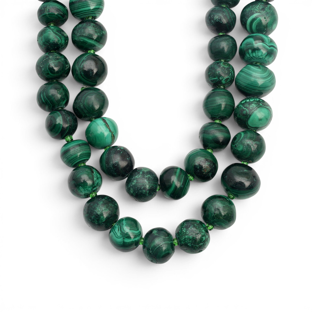 Malachite beads necklace.