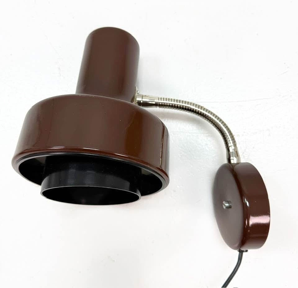 VÄGGLAMPA - plast och mässing, 1970 tal.