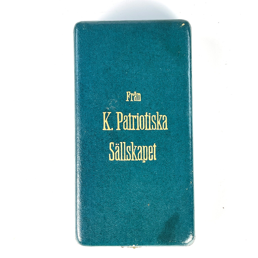 FÖRTJÄNSTMEDALJ, silver, Gustaf V. Kungliga Patriotiska Sällskapet, i original etui.