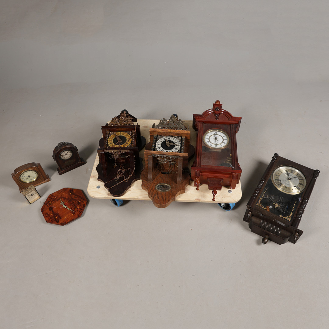 Images for 5080645. A COLLECTION OF VARIOUS CLOCKS (QTY). - Auctionet