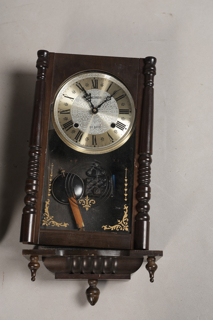 Images for 5080645. A COLLECTION OF VARIOUS CLOCKS (QTY). - Auctionet