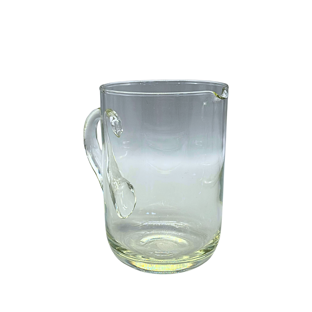 GROSSE KANNE MIT HENKEL AUS GLAS.