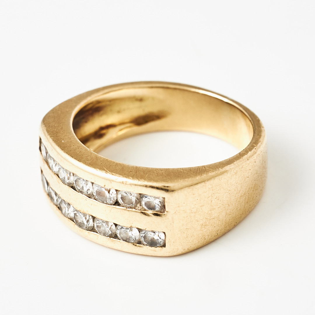 RING, 18K guld, med 14 stycken briljantslipade diamanter totalt ca 1,12 ct., ca H/VS.
