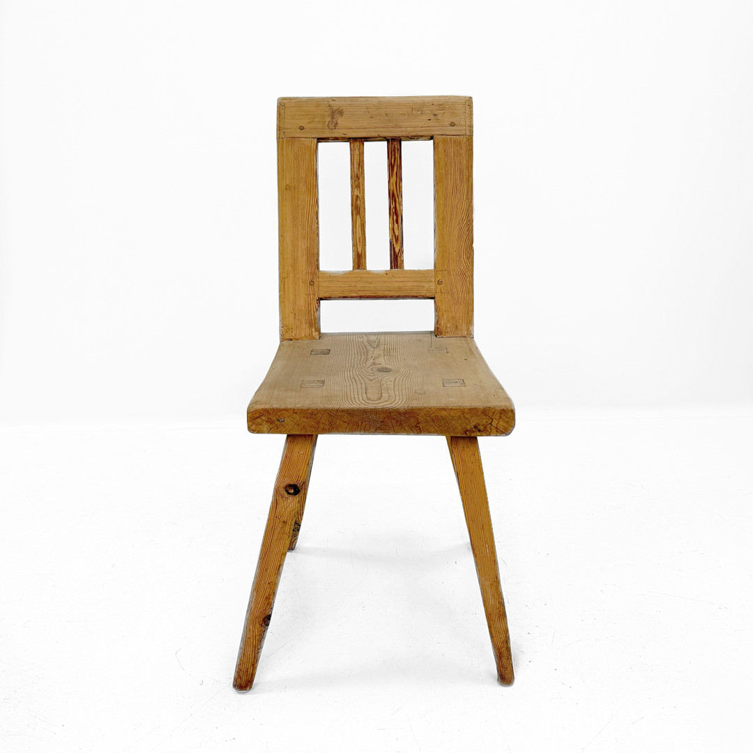 STOL, rustik allmoge, fura, kilade ben, 1700 /1800 tal.