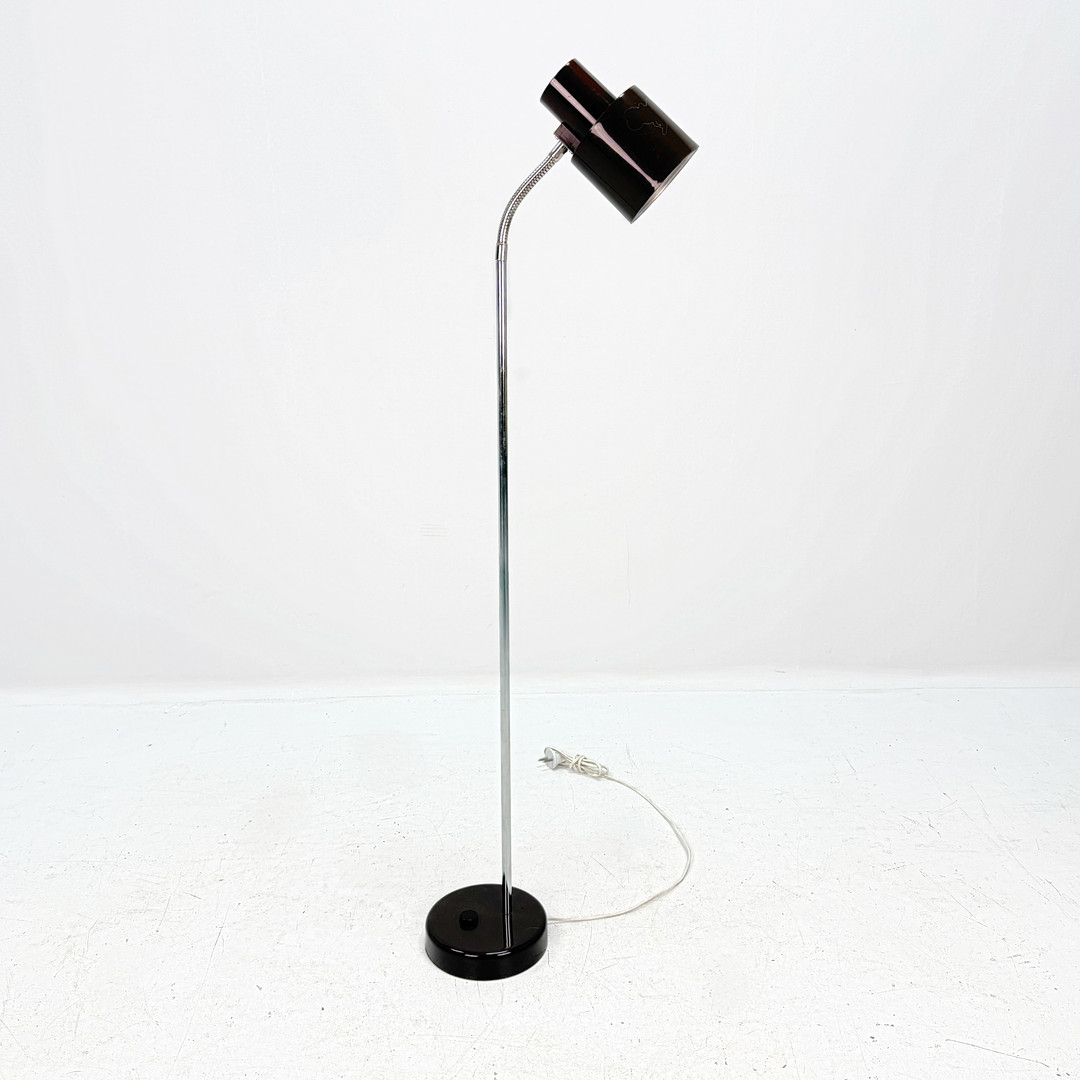 GOLVLAMPA - Metall och plast.