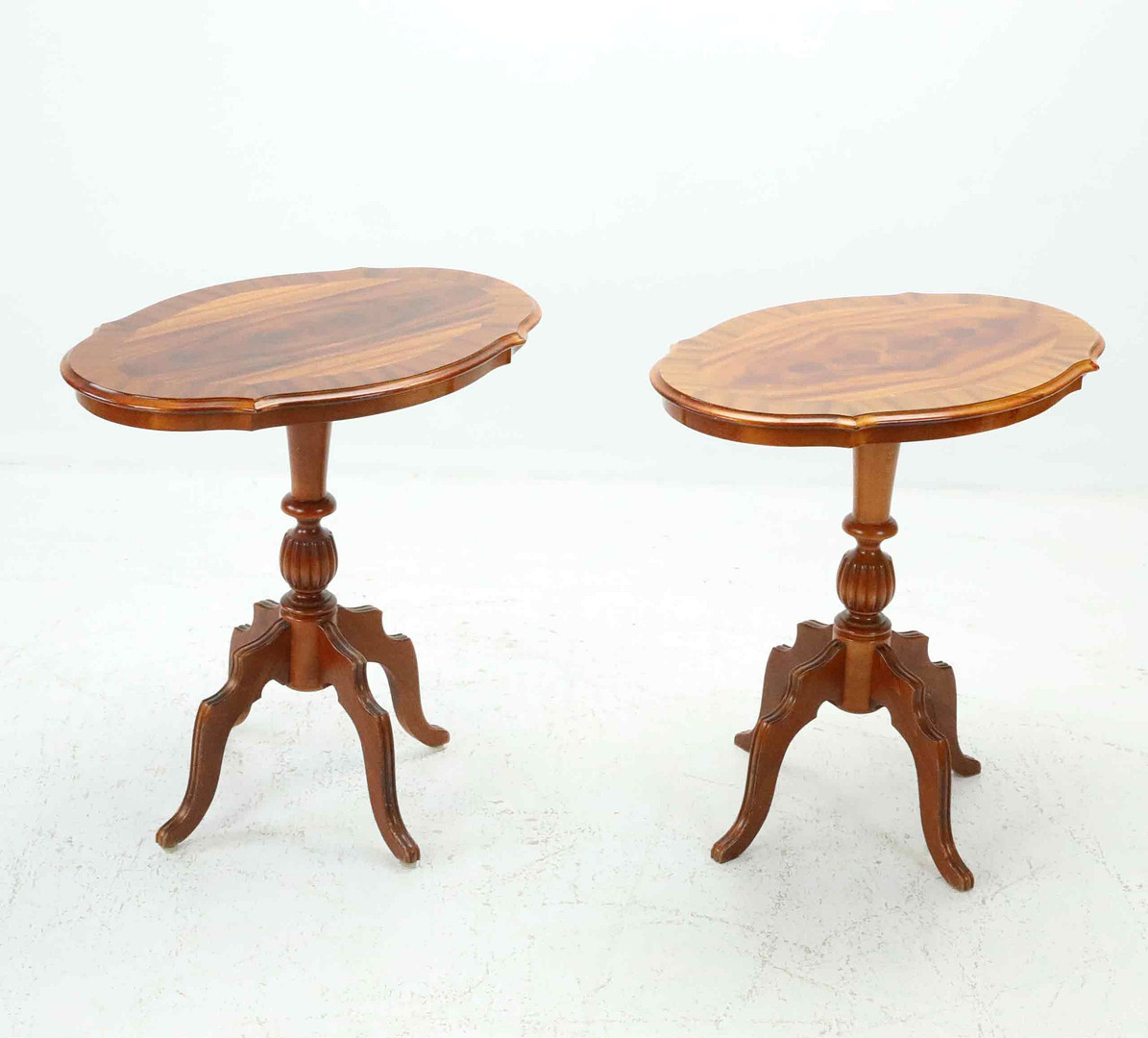 SIDOBORD, ett par, Engelsk stil, mahognyfanér, 1900-tal.