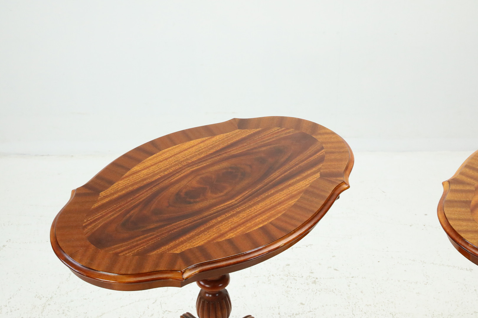 SIDOBORD, ett par, Engelsk stil, mahognyfanér, 1900-tal.