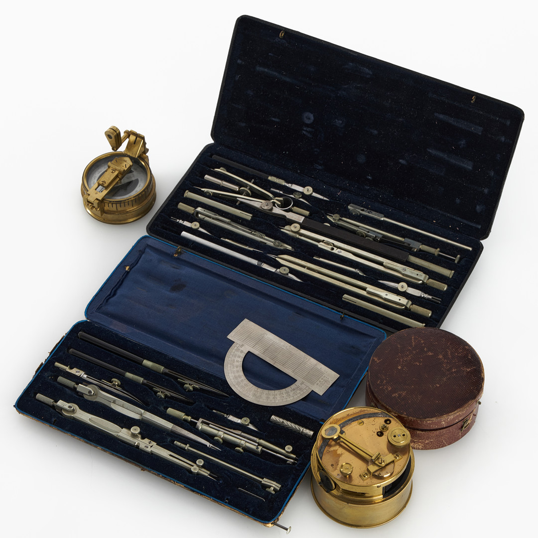 NAUTIKA, NAVIGATIONSINSTRUMENT (4 delar), Bl a portabel sextant (Mrs Janet Taylor, 104, Minories London).