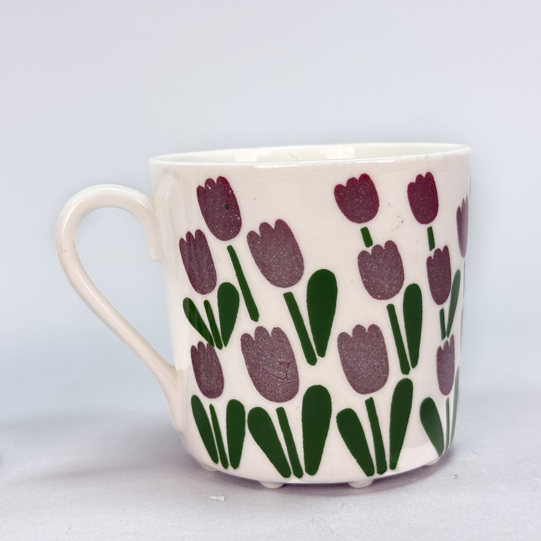 MARGARETA HENNIX. Kaffekoppar med fat, "Juliana" Benporslin, Gustavsberg.