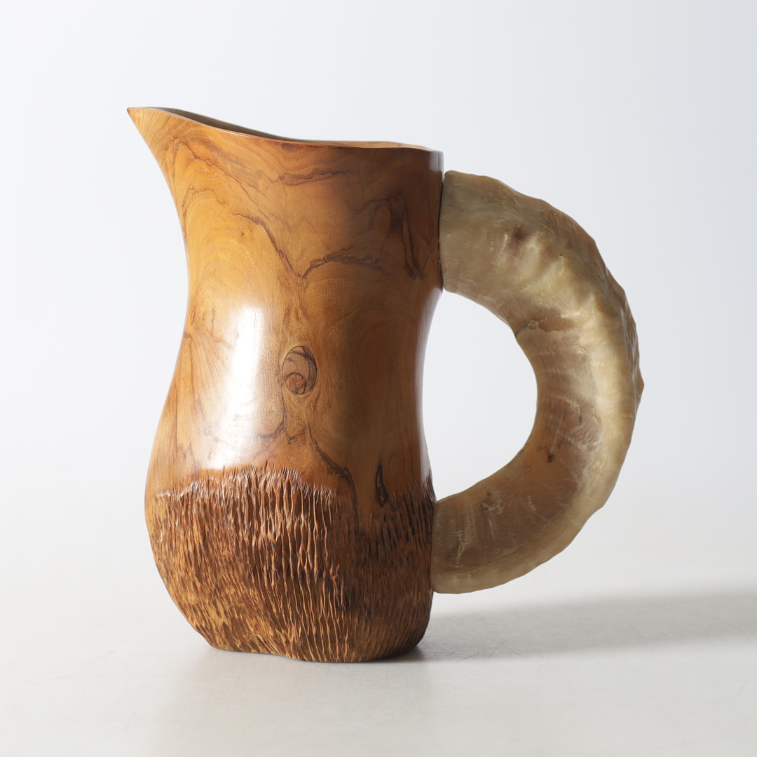 OIDENTIFIERAD FORMGIVARE. kanna, trä & horn, märkt A. Fernandez, Spanien, 1950-tal.