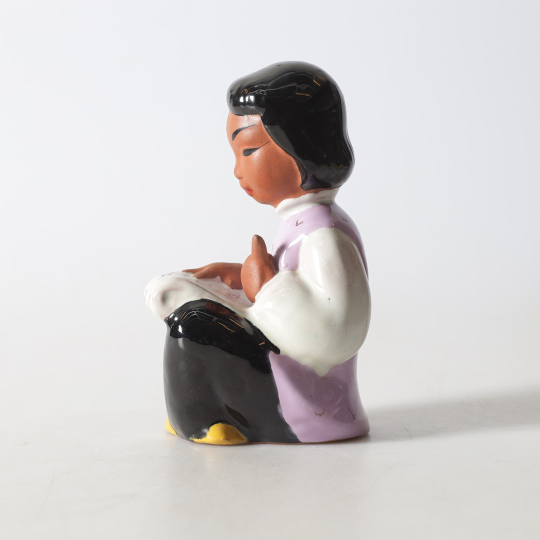 CARLI BAUER. figurin, delvis glaserat lergods, Vienna Kunst, Österrike.