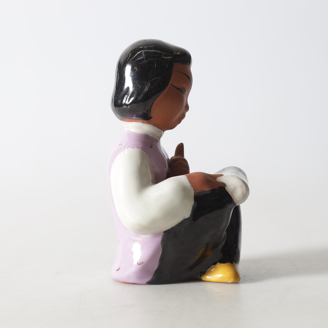 CARLI BAUER. figurin, delvis glaserat lergods, Vienna Kunst, Österrike.