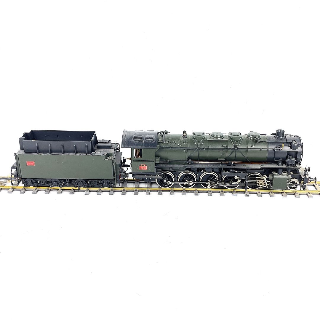 STEAM- LOKOMOTIV med tender, modell av ett S.N.C.F. 150X-lokomotiv, skala 1:32, spårvidd No. 1 Gauge, drivs av riktig ånga, tillverkare Aster Japan.