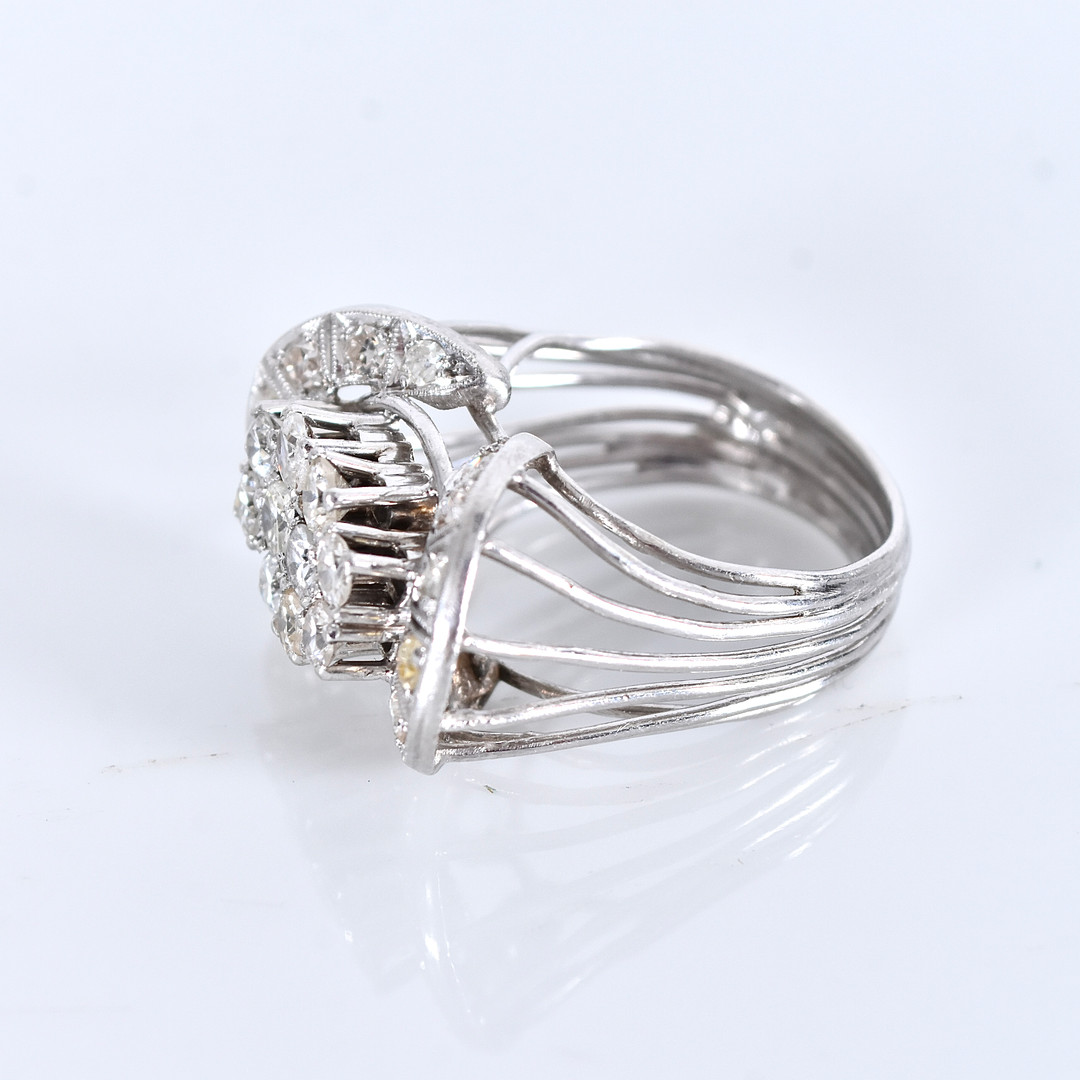 RING, platina med 10 briljant- och 14 åttkantslipade diamanter.