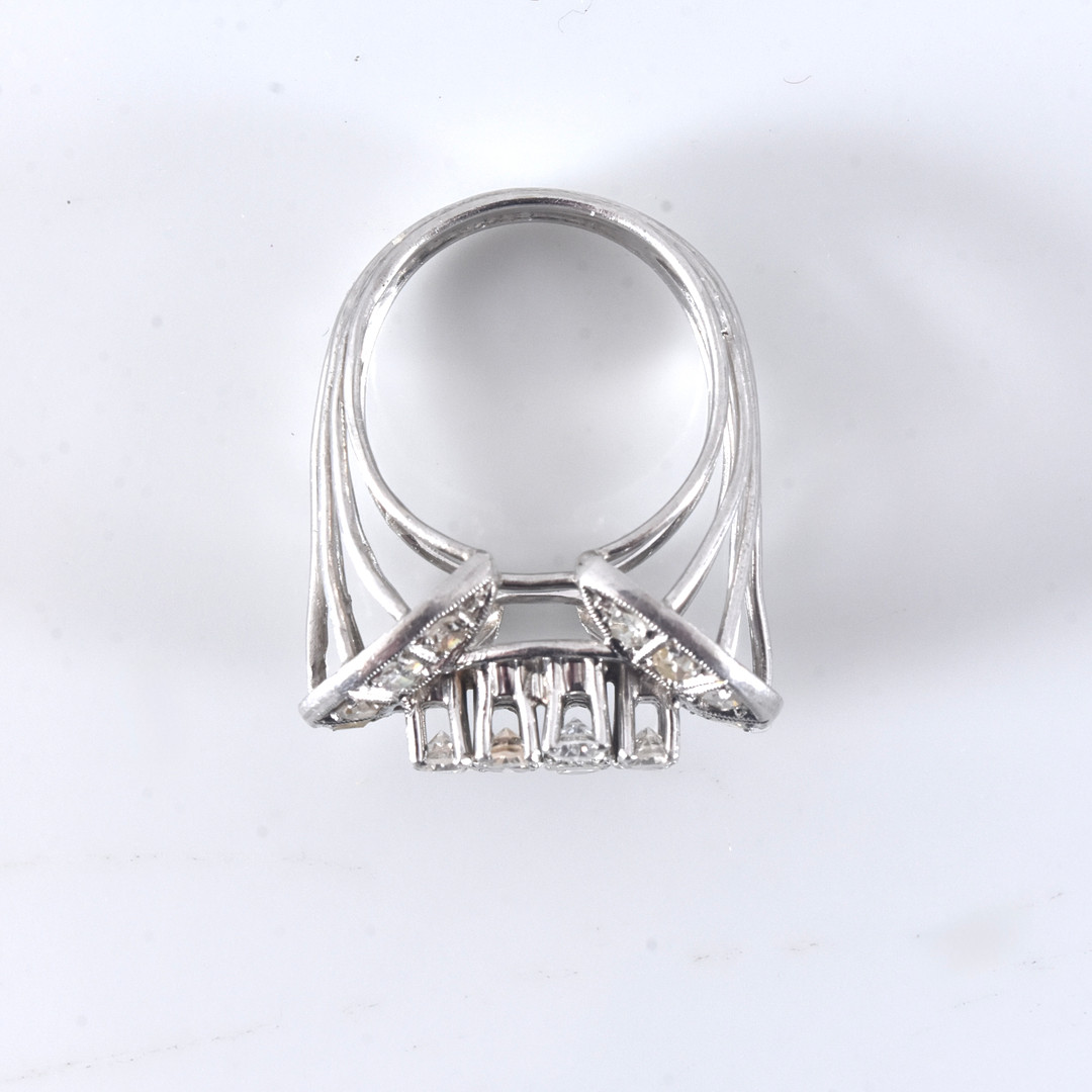 RING, platina med 10 briljant- och 14 åttkantslipade diamanter.