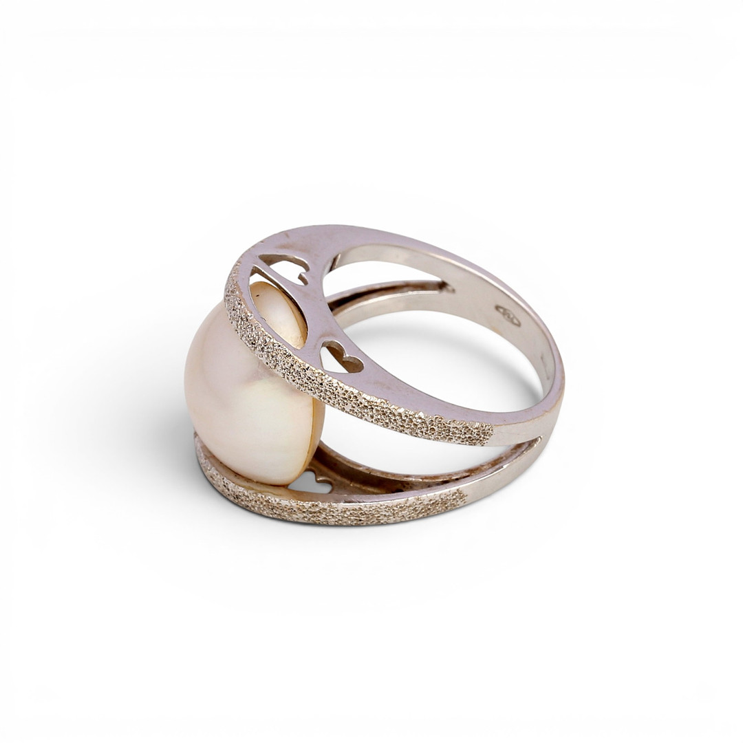 Italian mabé pearl ring.