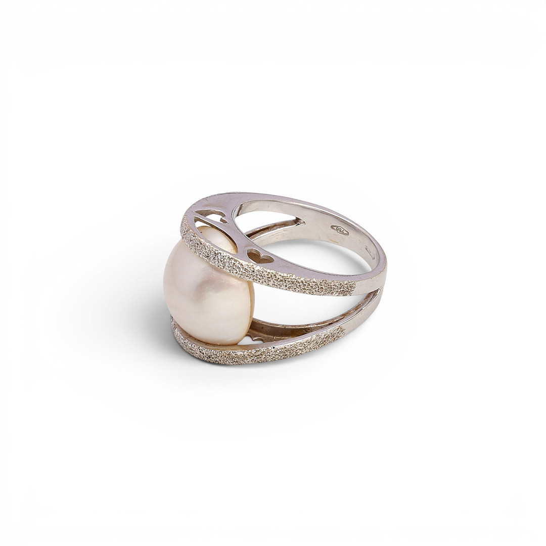 Italian mabé pearl ring.