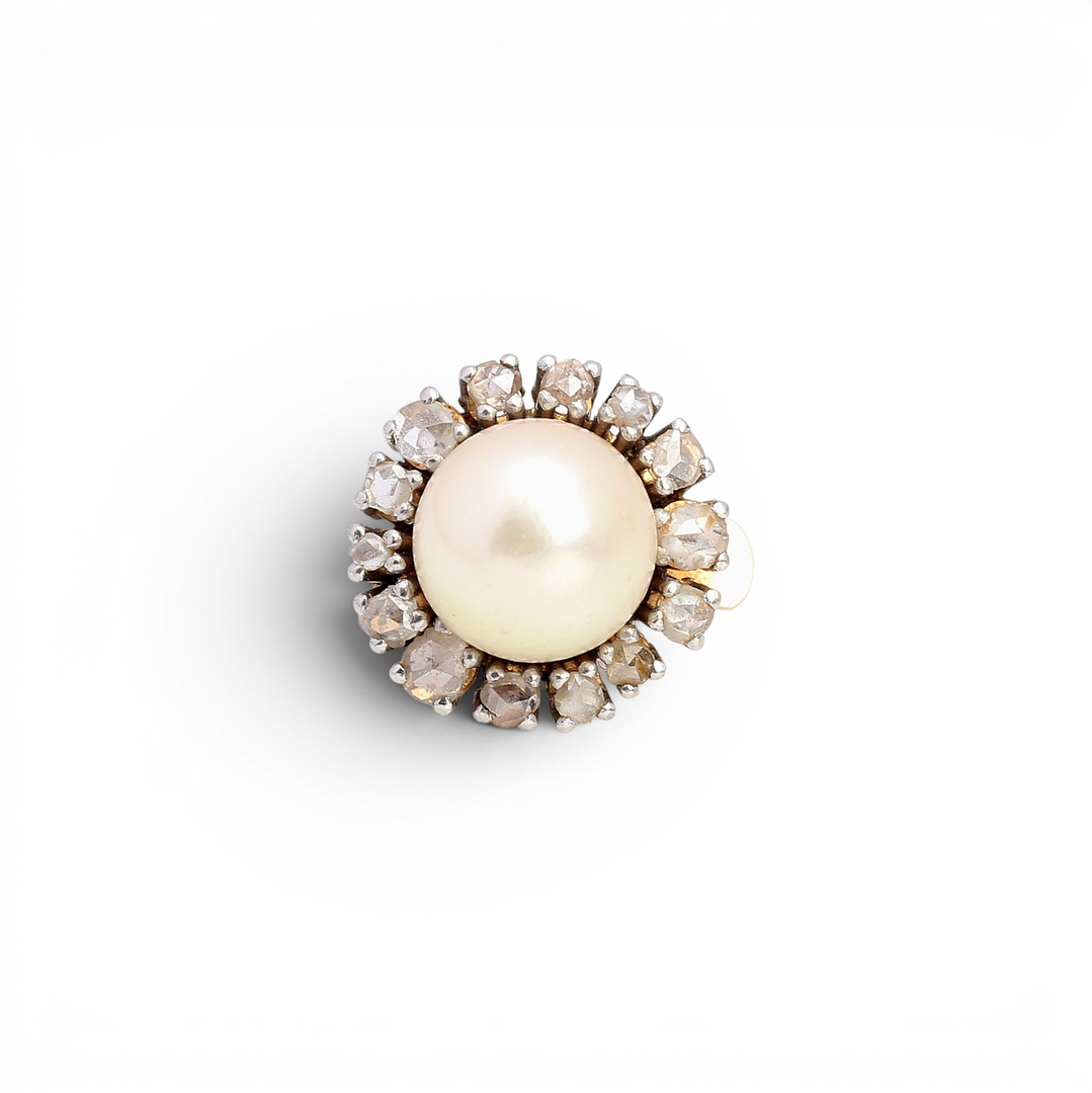 Pearl and diamonds roseet earring, mid 20th Century.