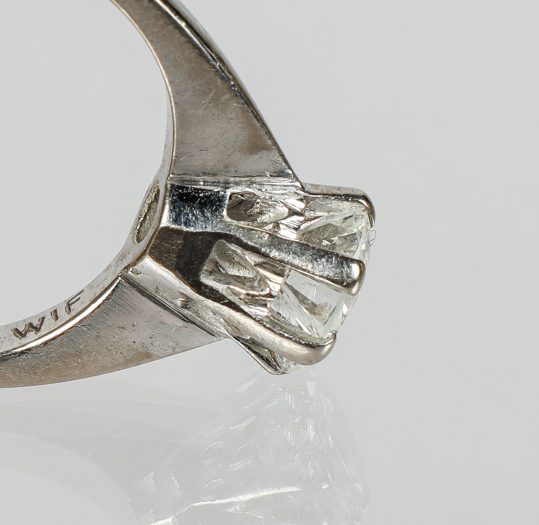 DIAMANTRING, 18k vitguld med briljantslipad diamant på 1,01 ct. W(H)/IF, (Obs! skada på sten), Gulwers AB, Karlstad.