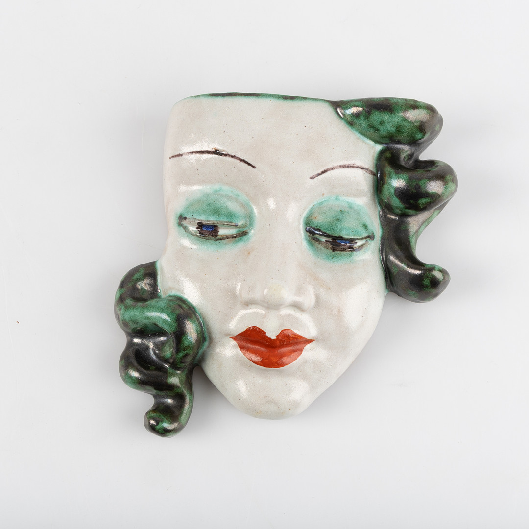 ERNST WEBER (ÖSTERRIKE 1905-?). Väggrelief, Goldscheider, art deco, omkring 1930, glaserat lergods.