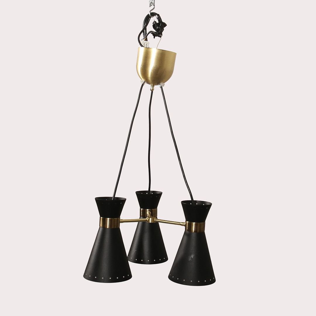 TAKLAMPA, gulmetall och plåt. "Arjeplog". Tre ljuskällor. IKEA. Modern tillverkning.