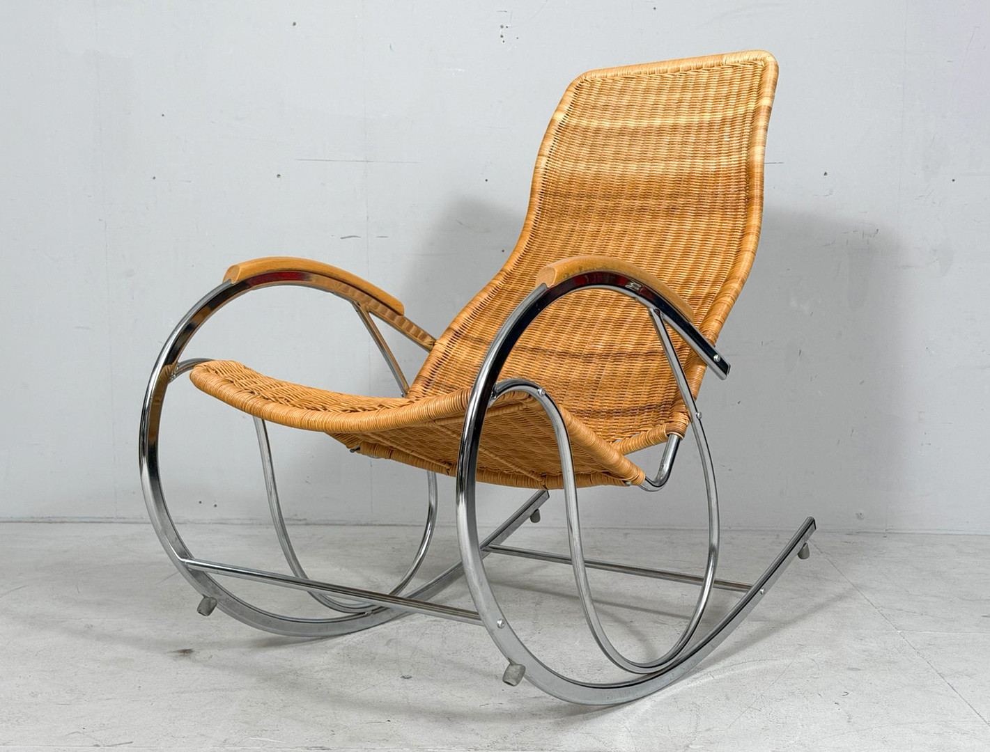 Schaukelstuhl/Schaukelsessel im Bauhausstil, Italien, 1980er Jahre.