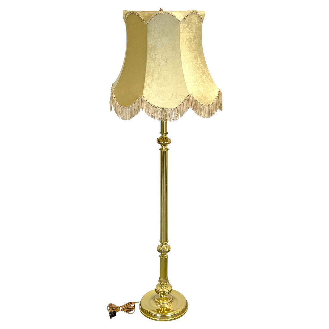 GOLVLAMPA, mässing med textilskärm, 1900-talets andra hälft.