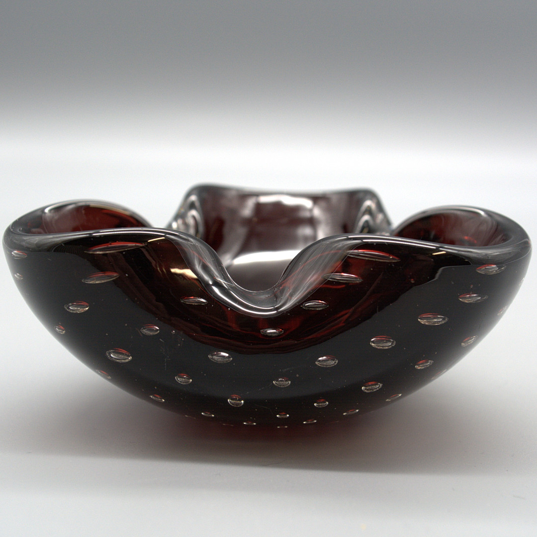 ARCHIMEDE SEGUSO. MURANO-GLASSCHALE, AMETHYSTFARBEN, BULLICANTE, ITALIEN, UM 1950.