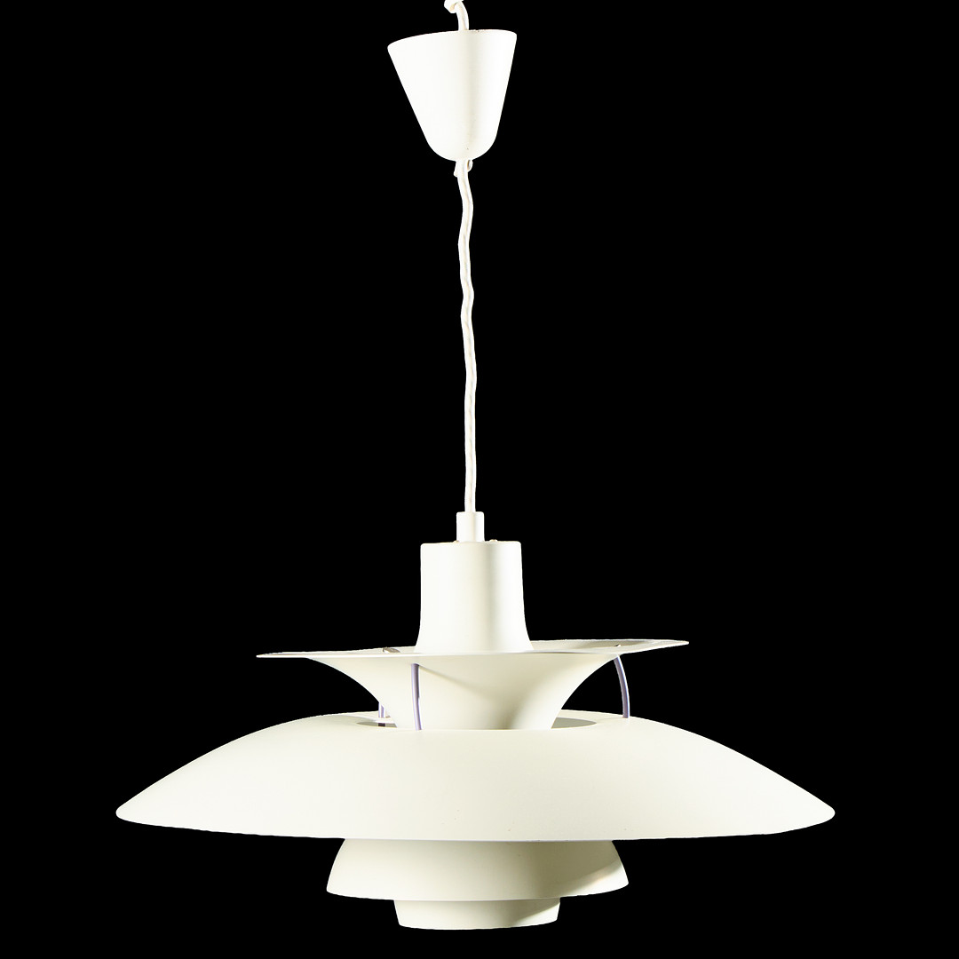 POUL HENNINGSEN. Taklampa, "PH 5" för Louis Poulsen, Danmark.